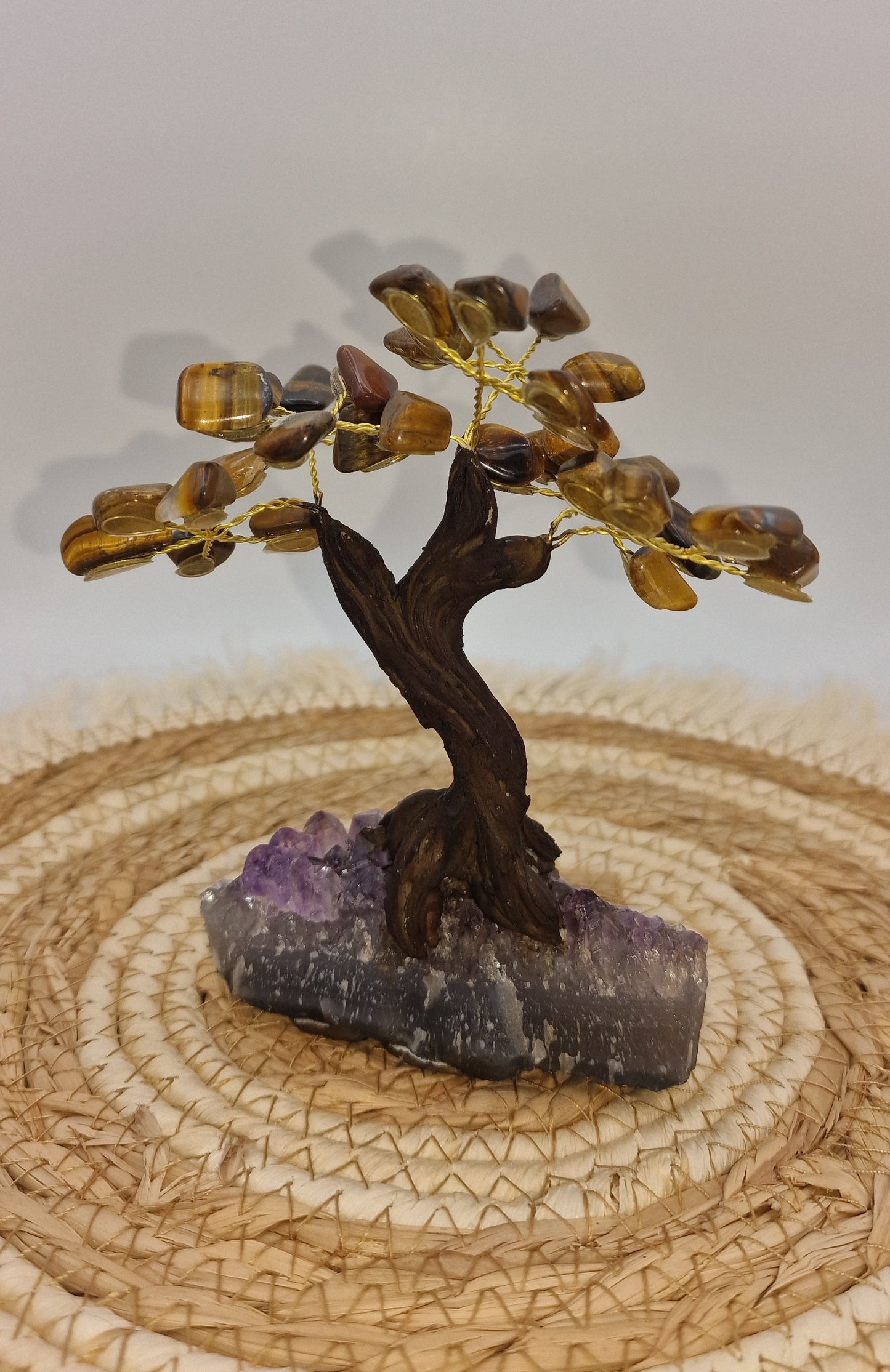 Edelsteenboompje op voet van Amethist