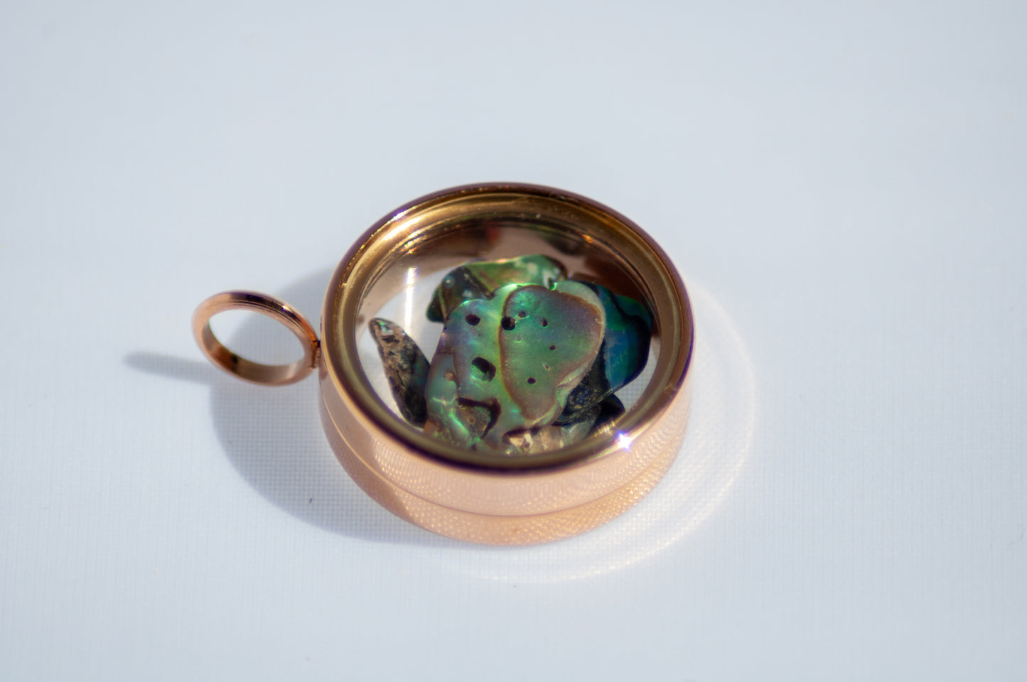 Glazen hanger roségoud met Australische opaal snippers