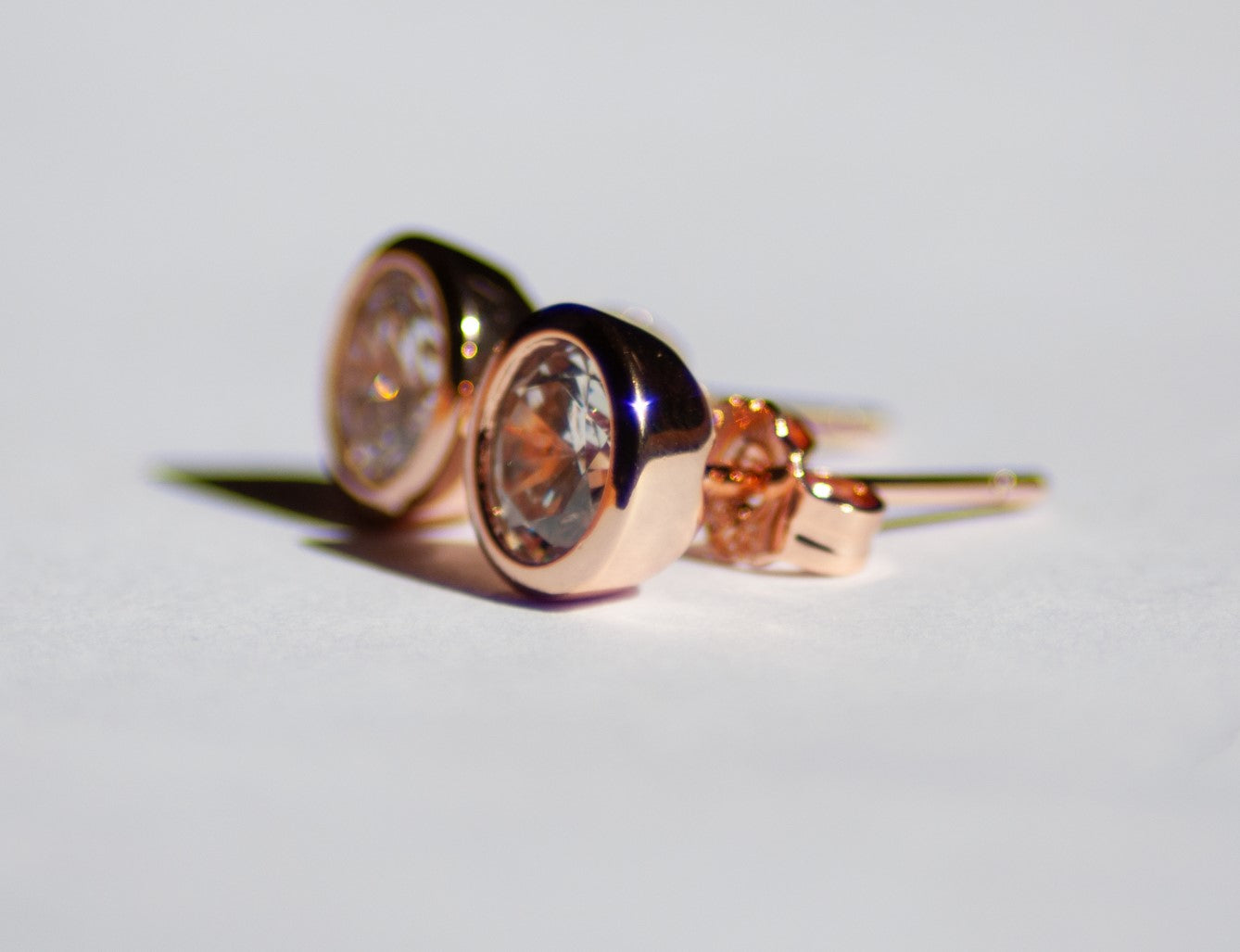 Oorstekers roségoud met kristal steentje