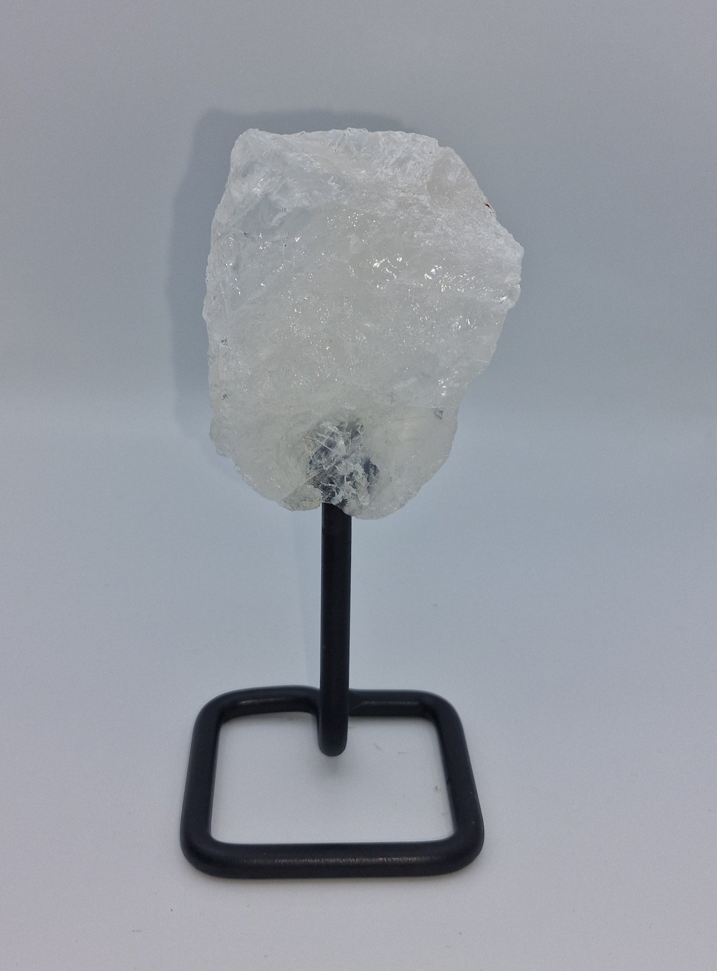 Bergkristal ruw op standaard