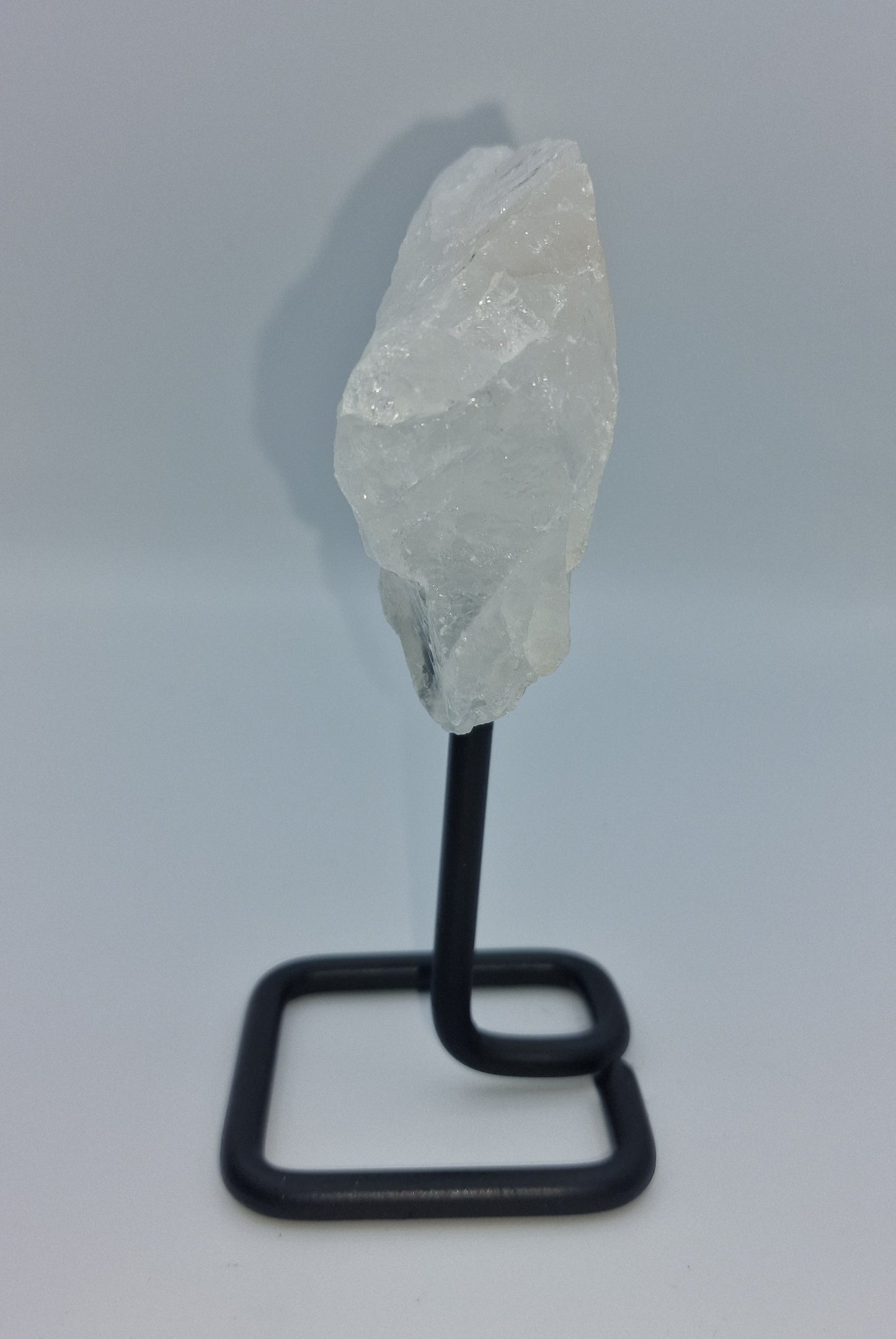 Bergkristal ruw op standaard